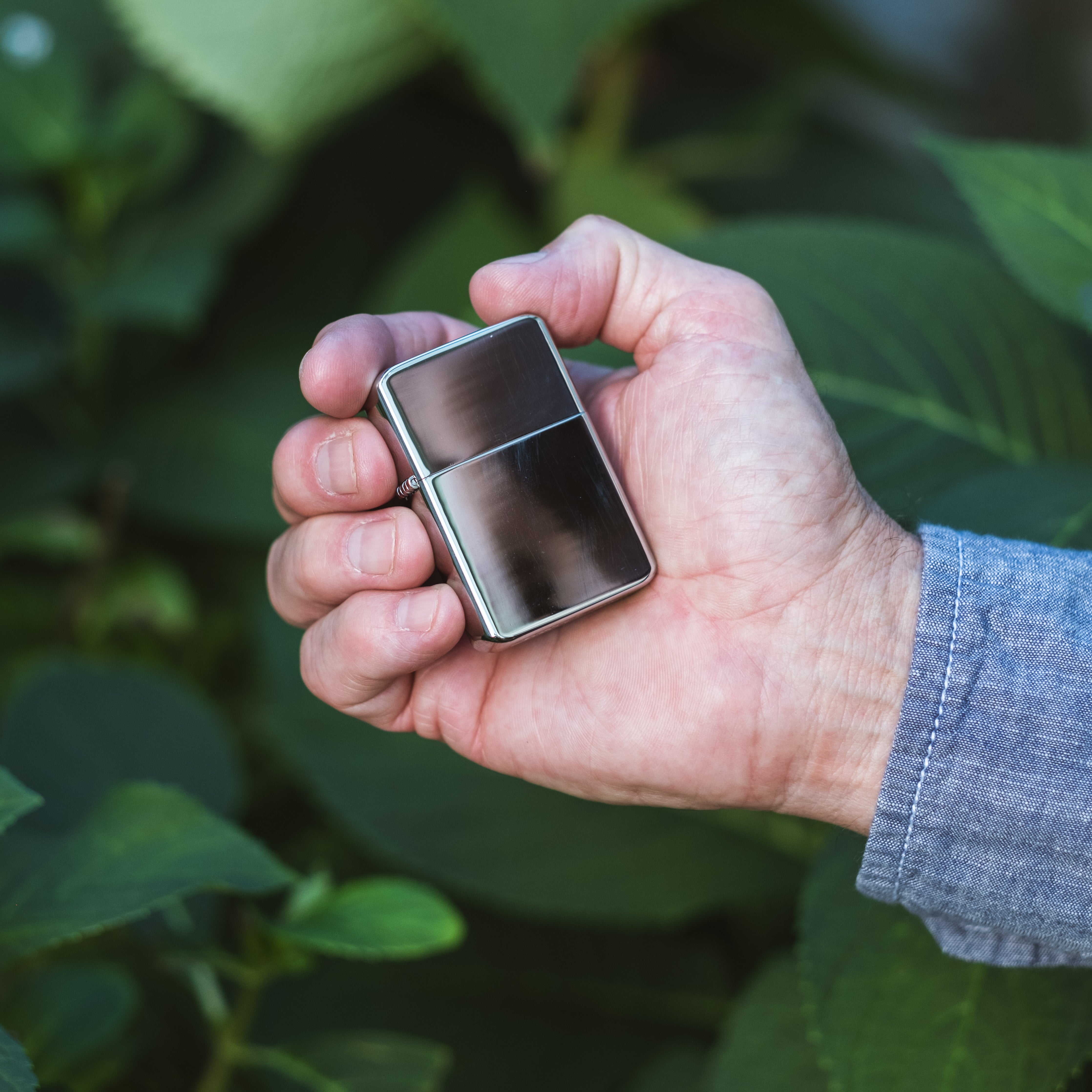 LL10 - Chrome Lighter in Black Tin