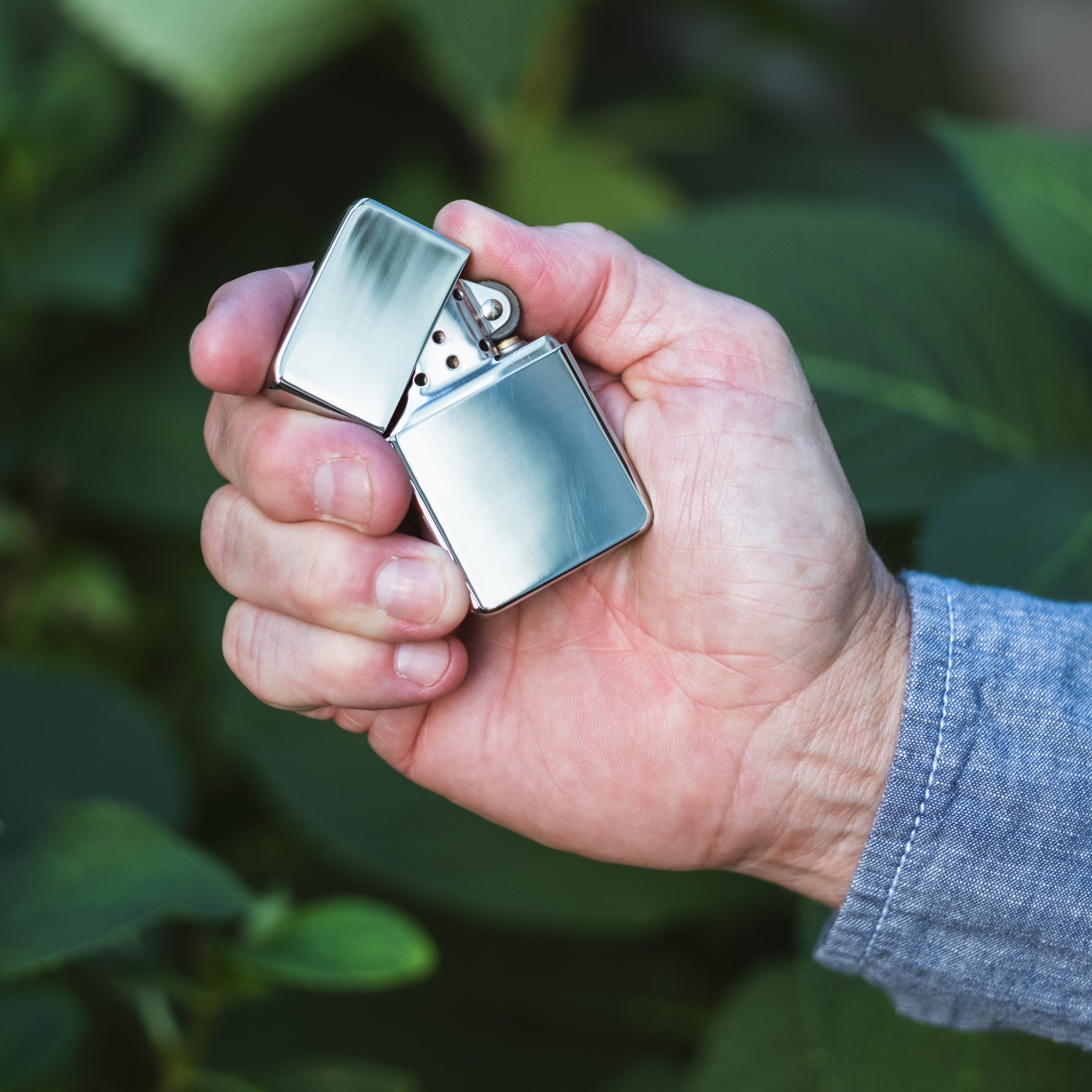 LL10 - Chrome Lighter in Black Tin